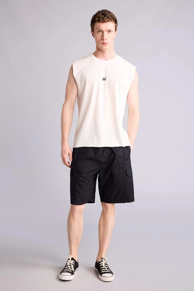ديفاكتو Boxy Fit Slogan Pattern Crew Neck Short Sleeve Tank Top