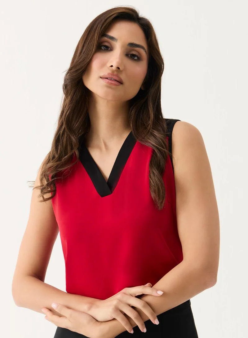 Zigzag White Sleeveless Plain Chiffon Top