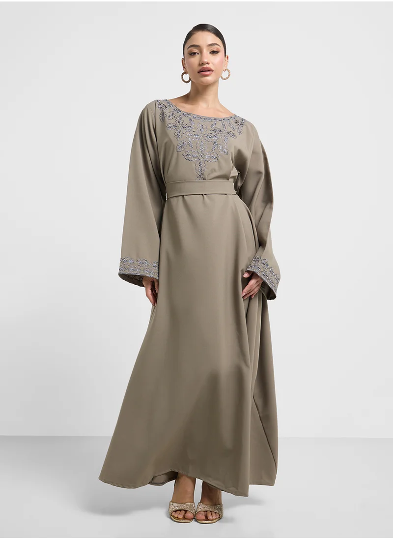 hayas closet Floral Embroidery & Belt Jalabiya