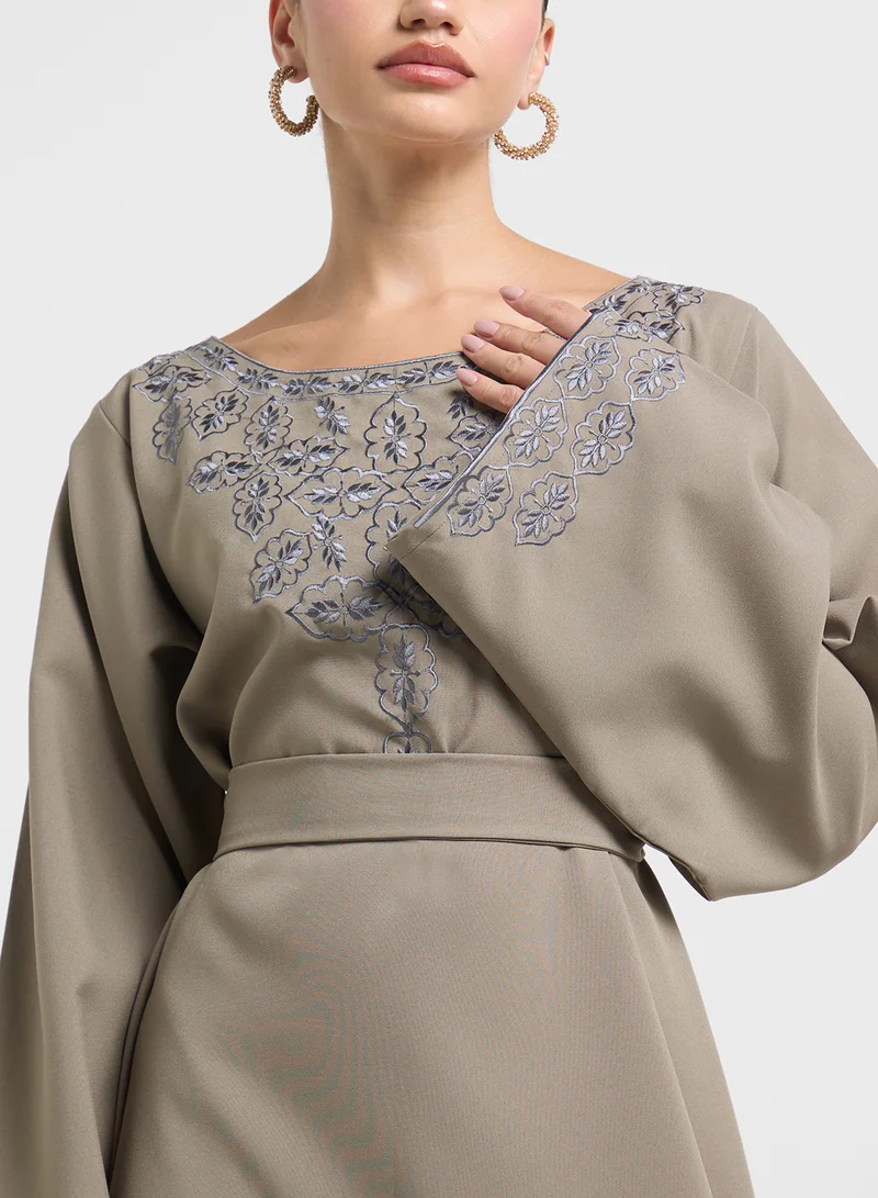 hayas closet Embroidered Belted Jalabiya