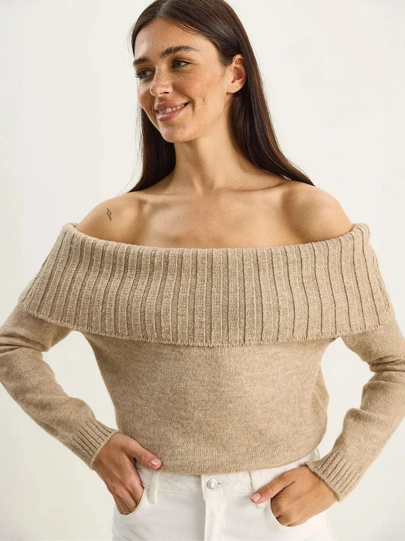 بيانكو لوتشي LUCCI Knit Sweater with Madonna Collar