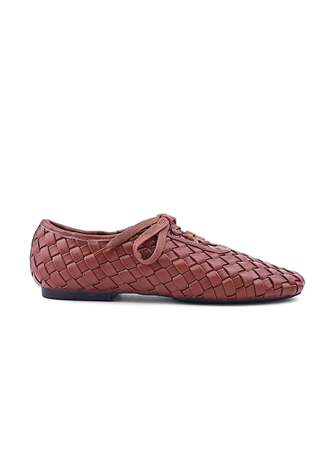 Comfortable flat shoes made for daily style.
