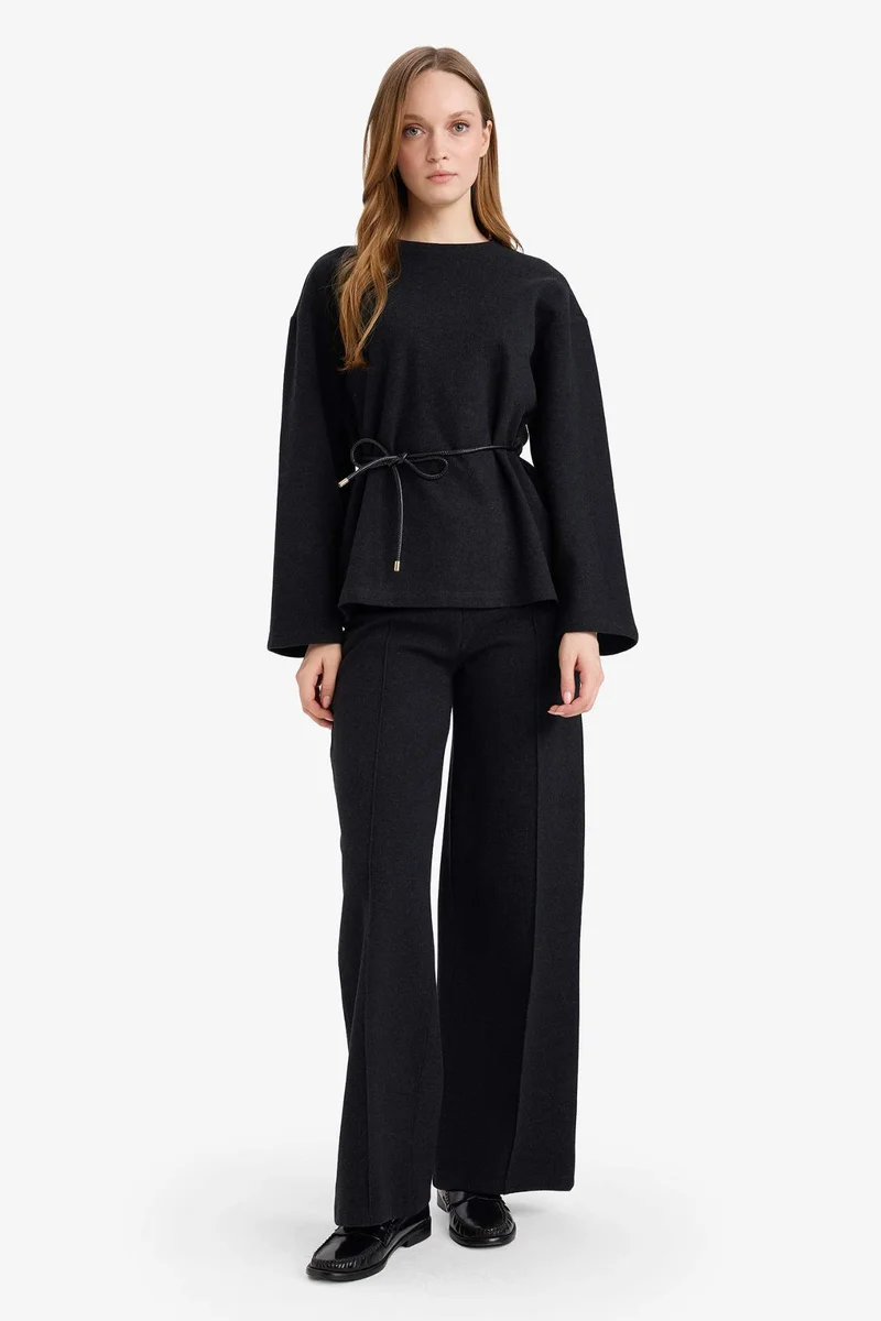 ديفاكتو Regular Fit Crew Neck Long Sleeve T-Shirt