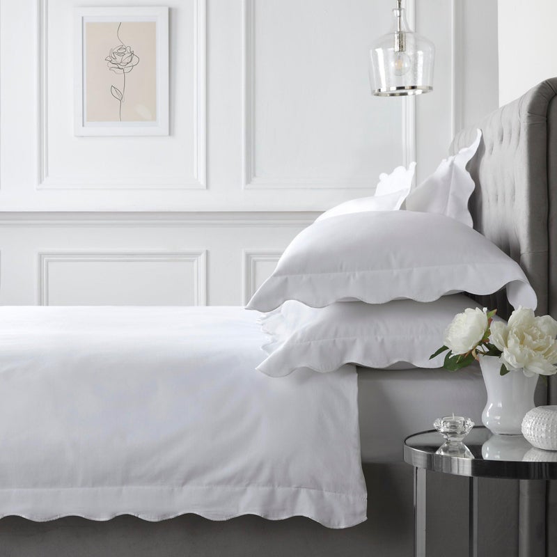 Appletree Scallop White Duvet Cover  Double Size 200 x 200cm  100 Cotton  200 Thread Count  2 Pillowcases  Frilly White Ruffle Bedding