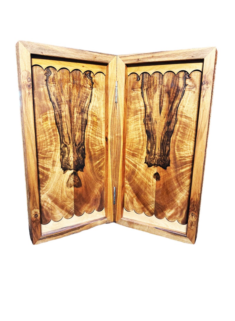 Royal Guardian – Luxury Walnut Backgammon Masterpiece - Image 4