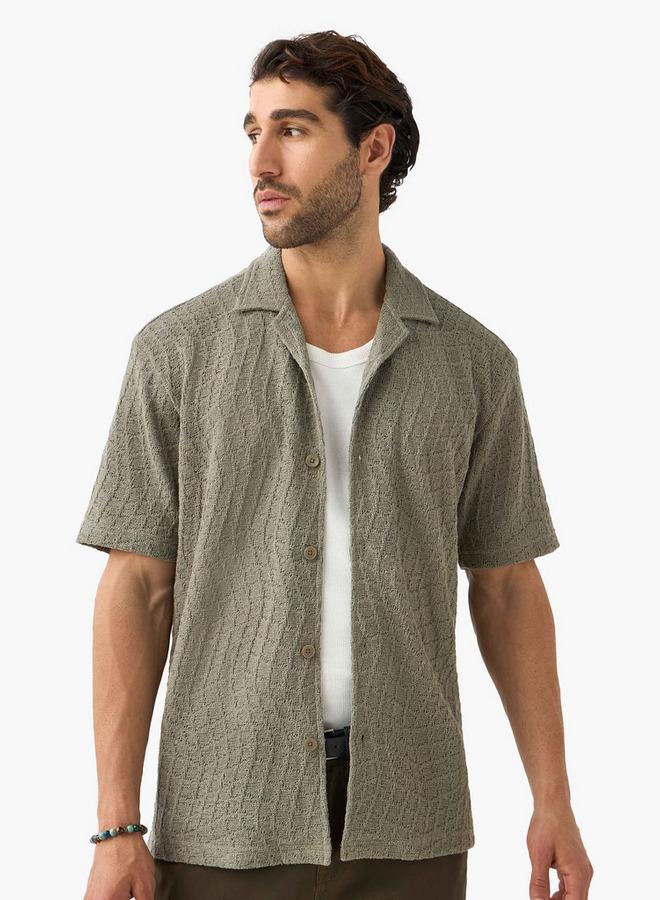 ايكونيك قميص بأكمام قصيرة وياقة مخملية بتصميم أيقوني - Image 1