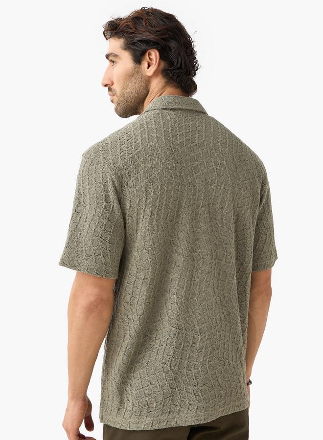 ايكونيك قميص بأكمام قصيرة وياقة مخملية بتصميم أيقوني - Image 3