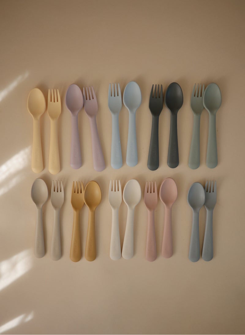 موشي طقم شوكة وملعقة أواني طعام موشي للأطفال | قابلة لإعادة الاستخدام وخالية من مادة بيسفينول | أدوات مائدة آمنة للاستخدام في غسالة الأطباق والميكروويف | سهل الحمل | صنع في الدنمارك | أرجواني ناعم - Image 3