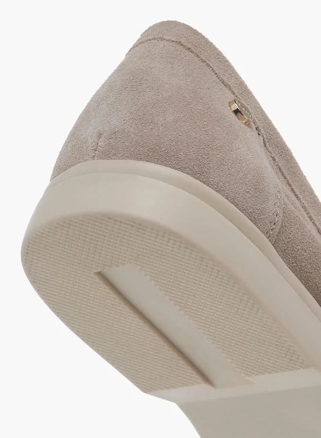 سيليست Women's Cutout Detail Slip-On Loafers