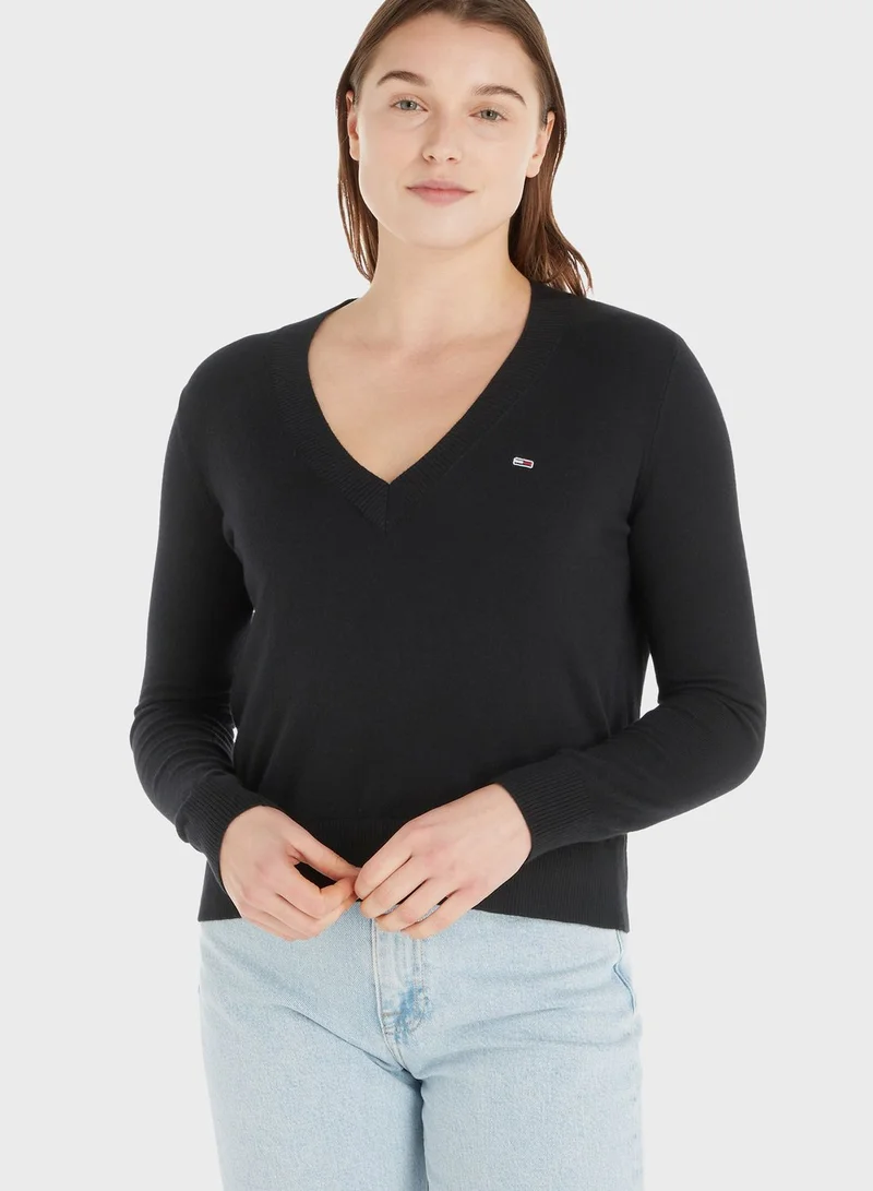 TOMMY JEANS V-Neck Logo Sweater