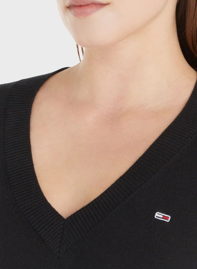 TOMMY JEANS V-Neck Logo Sweater