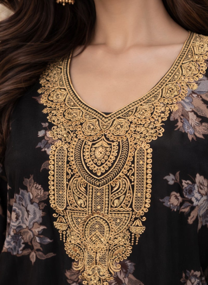 بريميم جلابية كشميرية سوداء للنساء – قميص نوم طويل مطرز بالذهب والزهور - Image 3