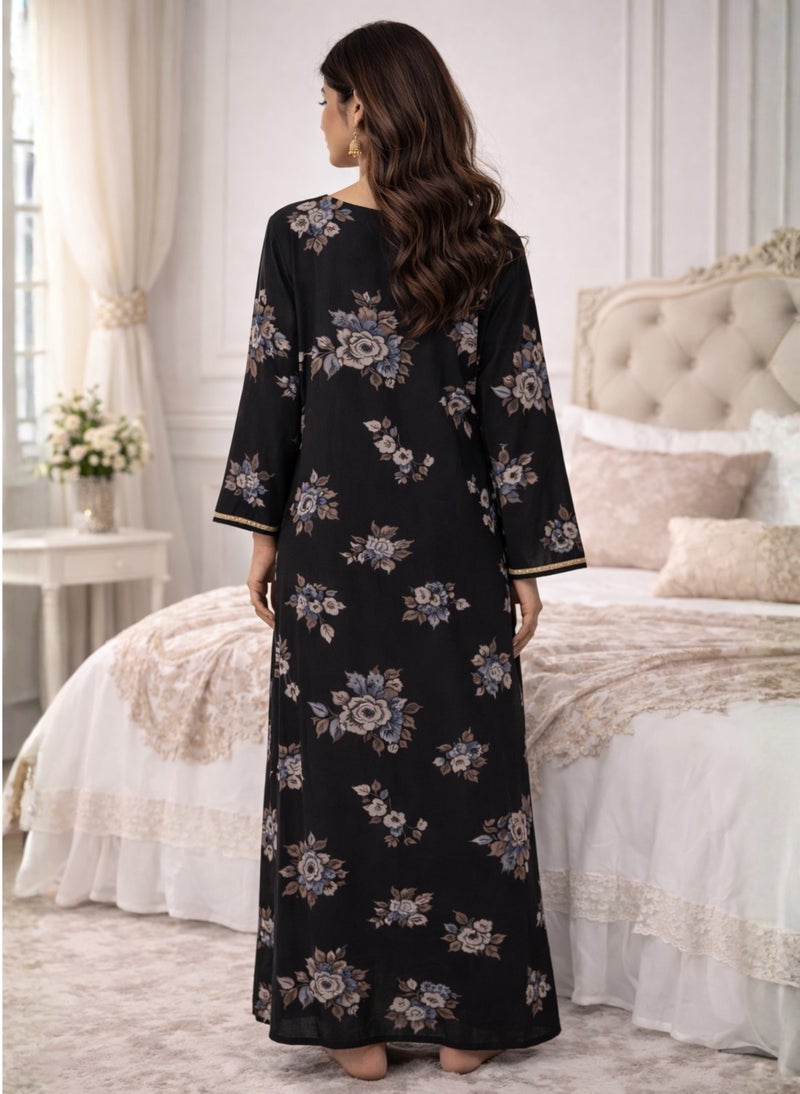 بريميم جلابية كشميرية سوداء للنساء – قميص نوم طويل مطرز بالذهب والزهور - Image 4