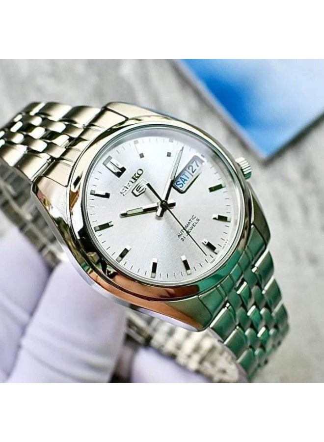Seiko 5 SNK355K1 Automatic Men's Watch with Silver Dial Stainless Steel Bracelet Day Date Display Hardlex Crystal and 30M Water Resistance - Image 3