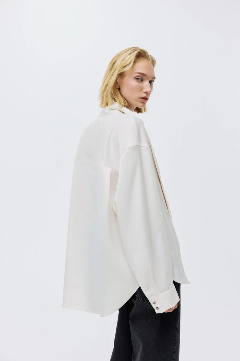 اتش اند ام بلوزة بفيونكة عند القبة