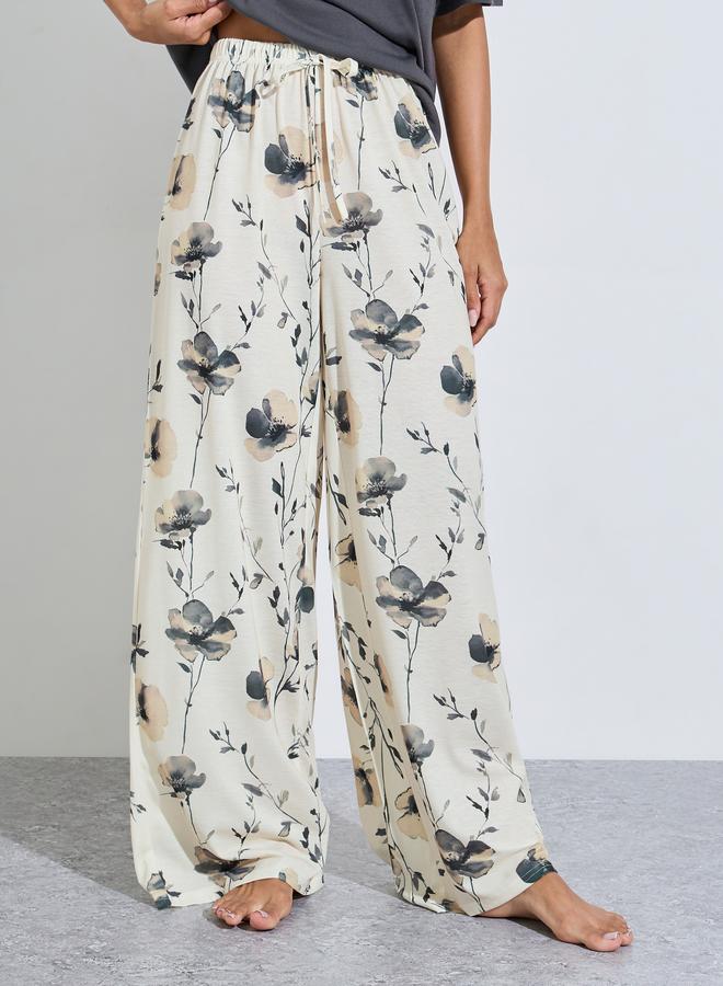 Styli Multi-Color Solid T-Shirt and Floral Print Wide Leg Pants Pyjama Set - Image 5