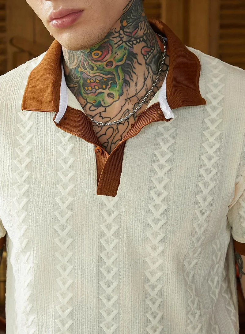 Campus Sutra Men's Daisy White & Russet Brown Arc-Tactile Polo T-Shirt