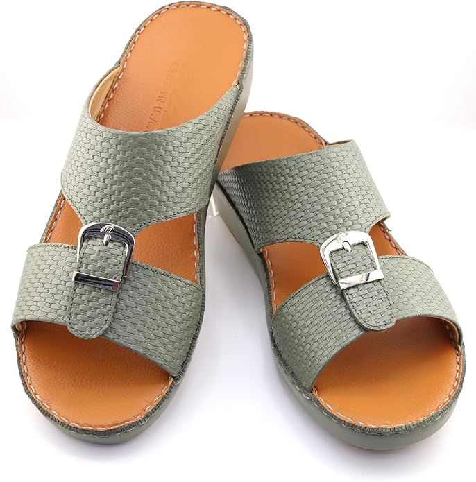 إيت صندل عربي يدوي الصنع للرجال من AET | شبشب رجالي خارجي | شبشب مفتوح من الأمام للاستخدام اليومي | جلد عربي أصلي مع ابزيم| تصميم عربي جديد| نعل داخلي بني| مريح وخفيف الوزن - Image 1