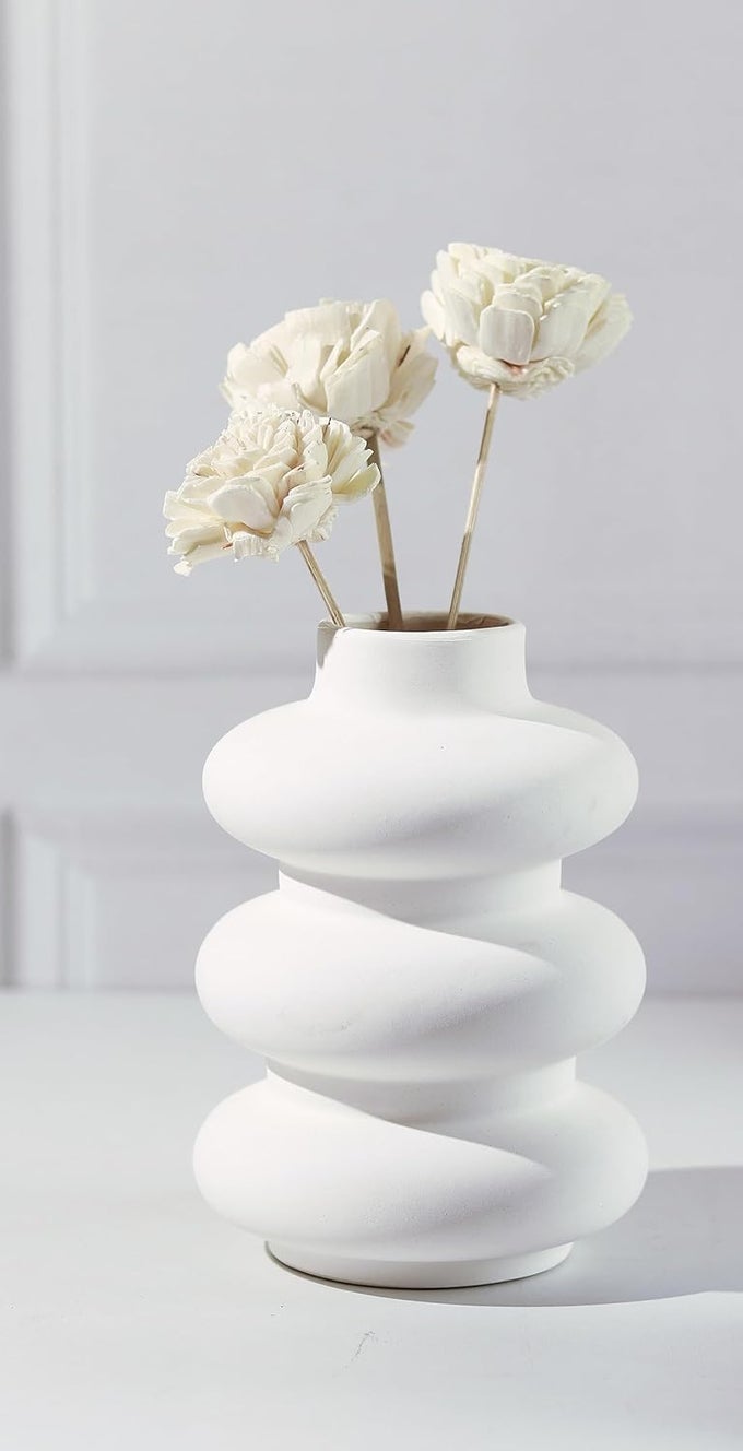 WHITE CERAMIC VASE MINIMALIST SPIRAL VASE SMALL VASE OFFICE DESK PAMPASS GRASS VASEHOME DECOR CENTREPIECESIZE6 INCHES