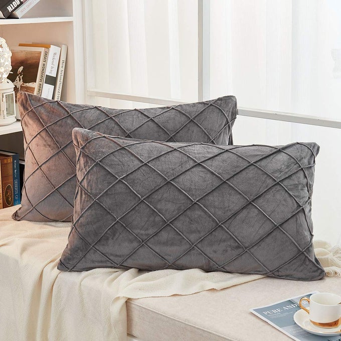 DIAMOND PINCH PLEATED CRYSTAL VELVET PILLOWCASES 2 PACK SOLID PINTUCK THROW CUSHION COVER FOR HOME DECOR HIDDEN ZIPPER CLOSURE DARK GREY KING