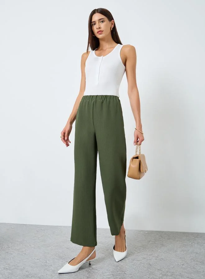 تايك تو بنطال بأرجل مستقيمة بخصر مطاطي ونقشة بارزة