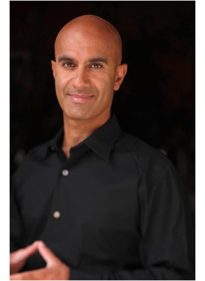 The Monk Who Sold His Ferrari by Robin S. Sharma  - Image 2