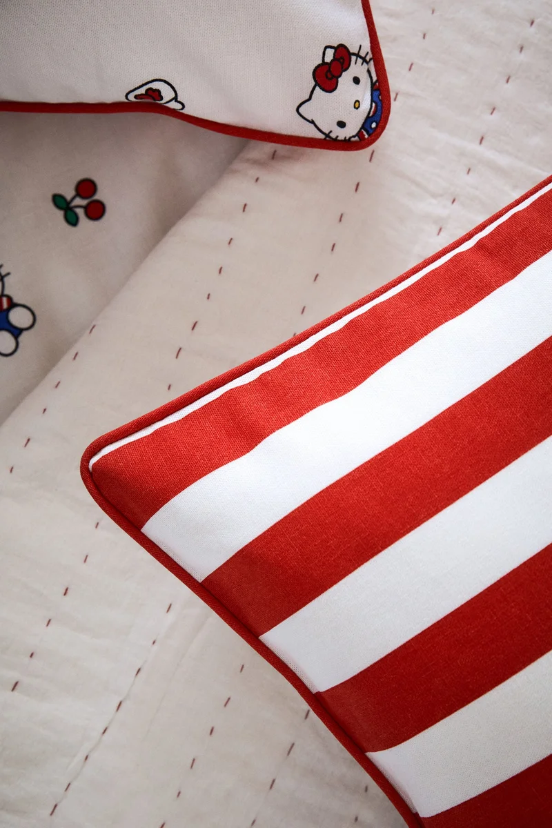 H&M Patterned cushion cover