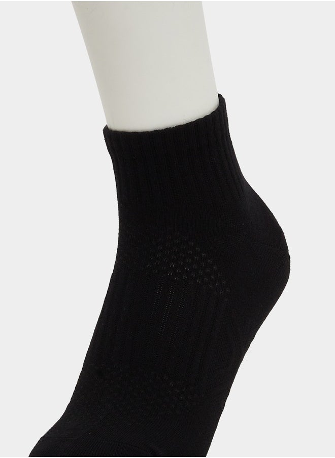 Styli Styli Set of 4 - Ribbed Ankle Socks  - Image 4