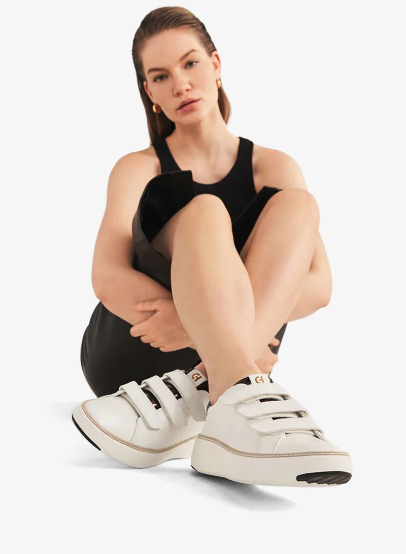 كول هان سنيكرز جراندبرو توبسبن بشريط ثلاثي للنساء