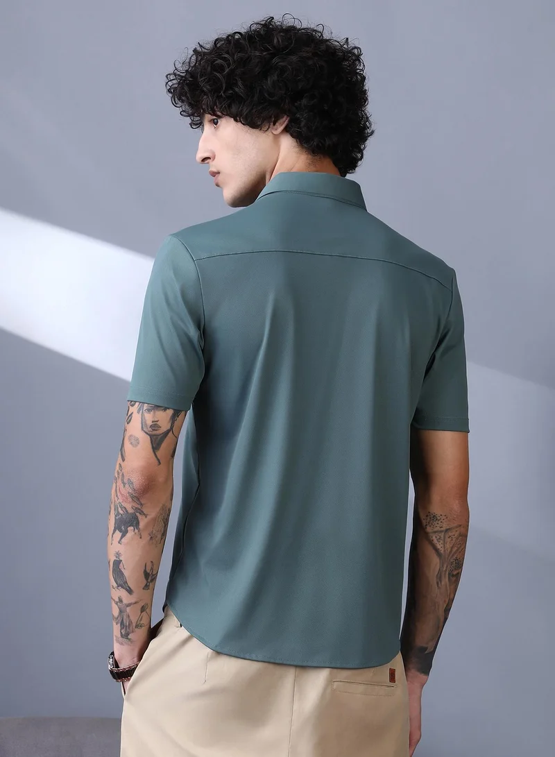 Campus Sutra Campus Sutra Men's Sea Green Seamless Solid Shirt For Casual Wear | Spread Collar | Short Regular Sleeves | Button Closure | Shirt Crafted With Comfort Fit For Everyday Wear
