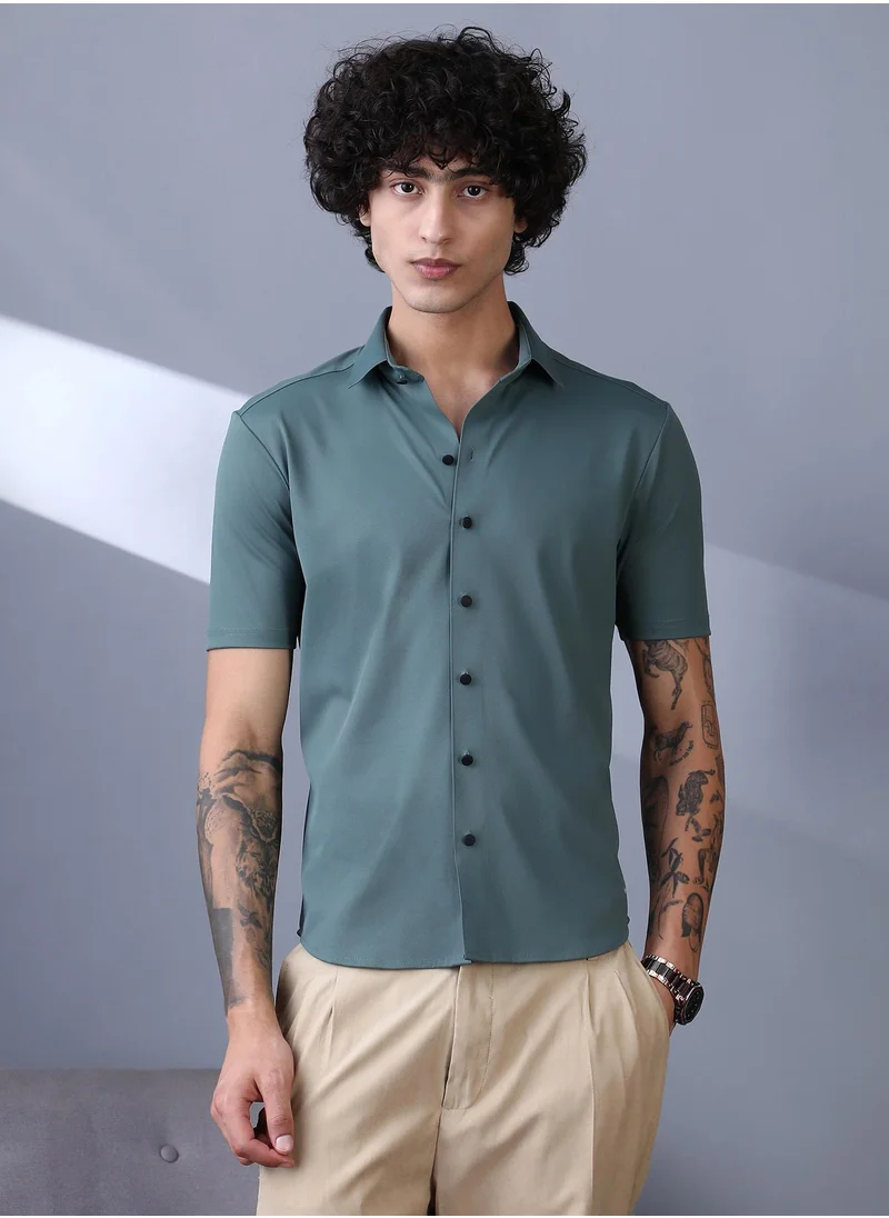 Campus Sutra Campus Sutra Men's Sea Green Seamless Solid Shirt For Casual Wear | Spread Collar | Short Regular Sleeves | Button Closure | Shirt Crafted With Comfort Fit For Everyday Wear