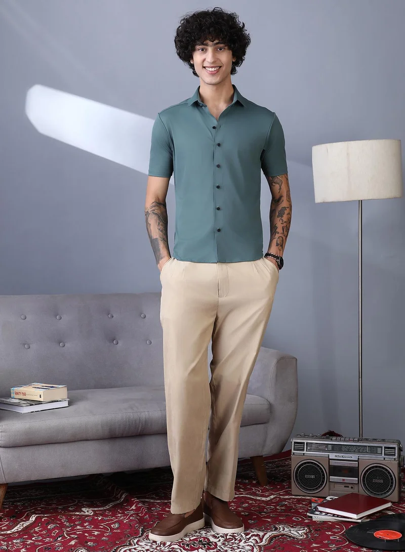 Campus Sutra Campus Sutra Men's Sea Green Seamless Solid Shirt For Casual Wear | Spread Collar | Short Regular Sleeves | Button Closure | Shirt Crafted With Comfort Fit For Everyday Wear