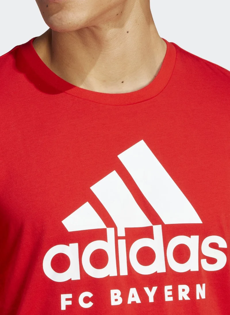 adidas تيشيرت مزين بتصميم دي ان ايه لنادي بايرن