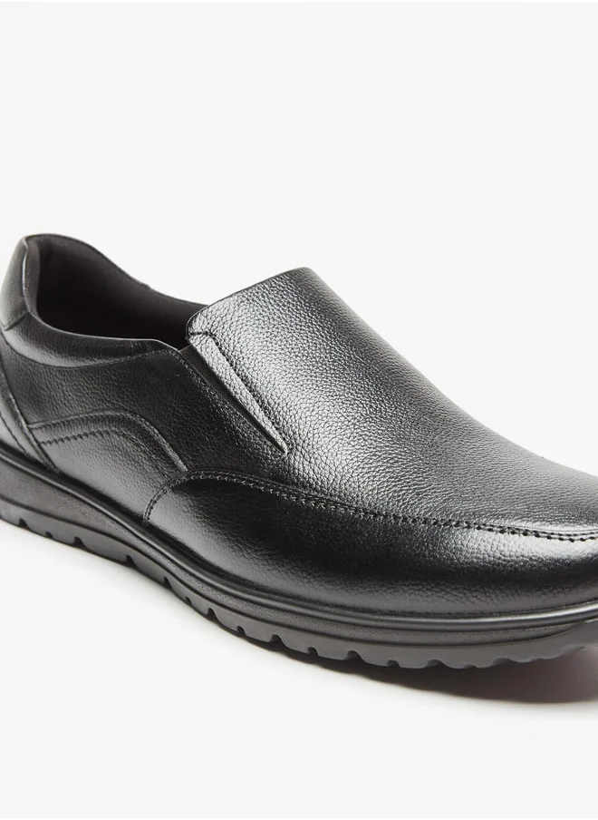لو كونفورت Men Textured Slip-On Loafers