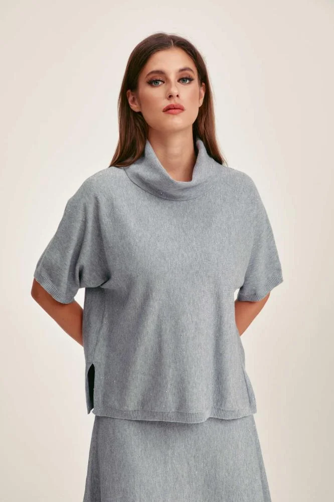 Tenda Wide Blouse with a High Neck Grey