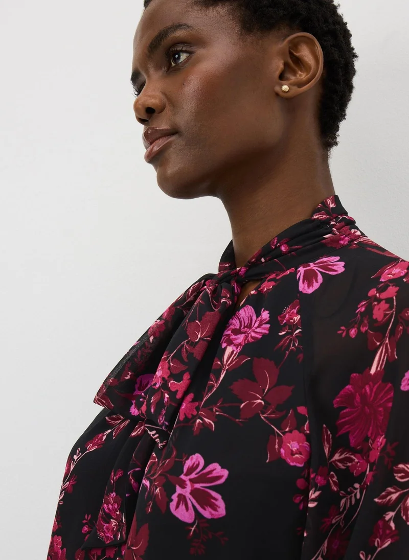 ماتلان بلوزة بربطة عنق بوهيمية بزهرة وردية