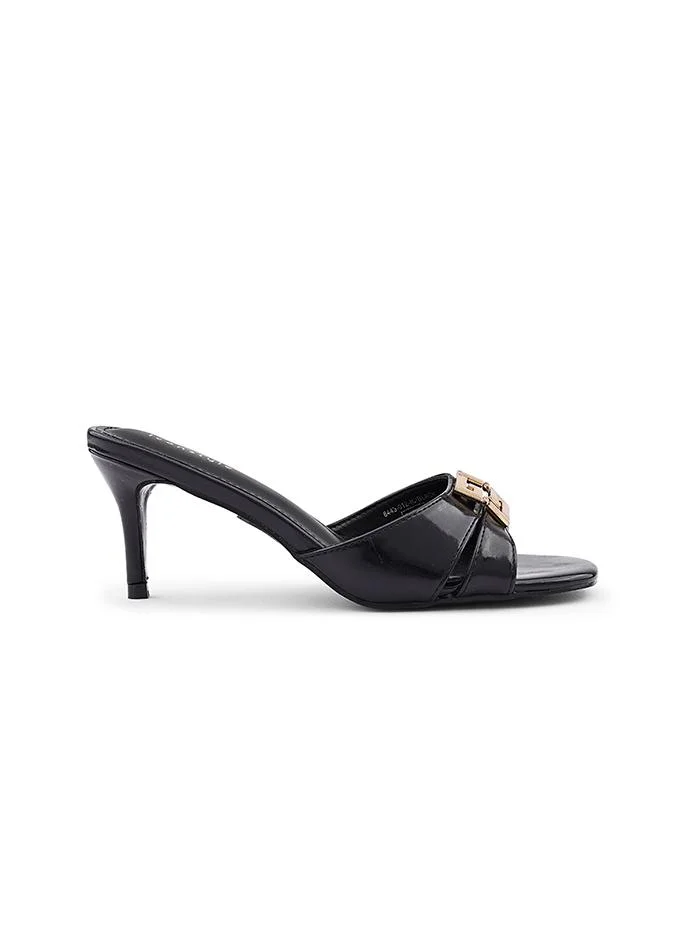 أيقون Luxurious satin heel slipper with refined silhouette.