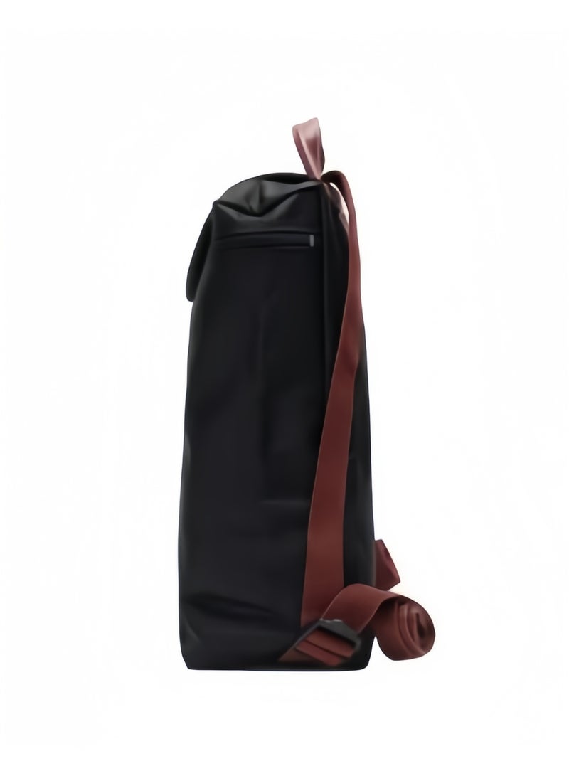 Longchamp Medium backpack with no compartments inside the bag can be used to hold a camera lens. Classic theme pack - Image 3