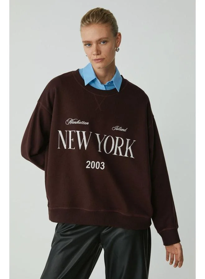 Ethiquet Petrabb Women's Soft Comfort Front-Embroidered Knit Burgundy Plus-Size Sweatshirt.