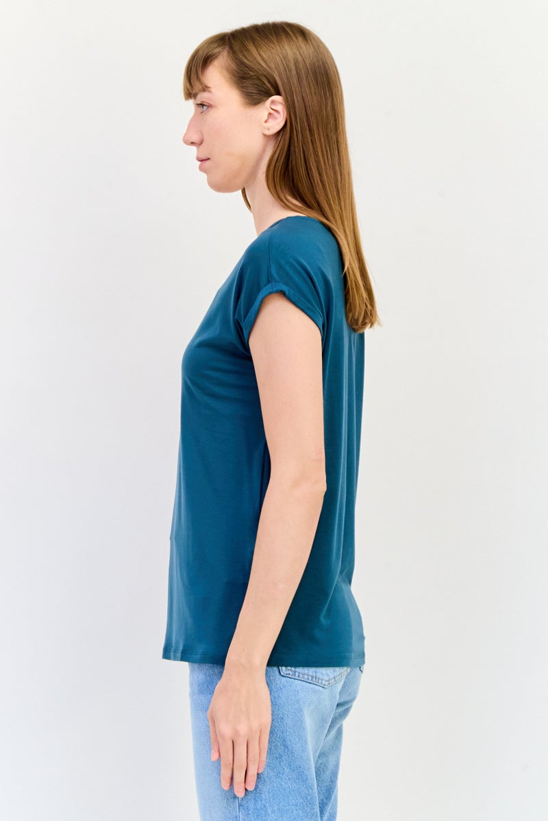 VERO MODA تي شيرت نسائي بياقة دائرية بأكمام قصيرة بلون أخضر مائل إلى الأزرق - Image 4