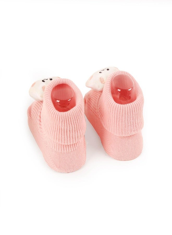 KICKS & CRAWL جوارب أرنب ف fluffy مضادة للانزلاق للأطفال الأولاد والبنات - كيكز وزحف (كريم/وردي) (عبوة من 2) - 0-9 أشهر - Image 3