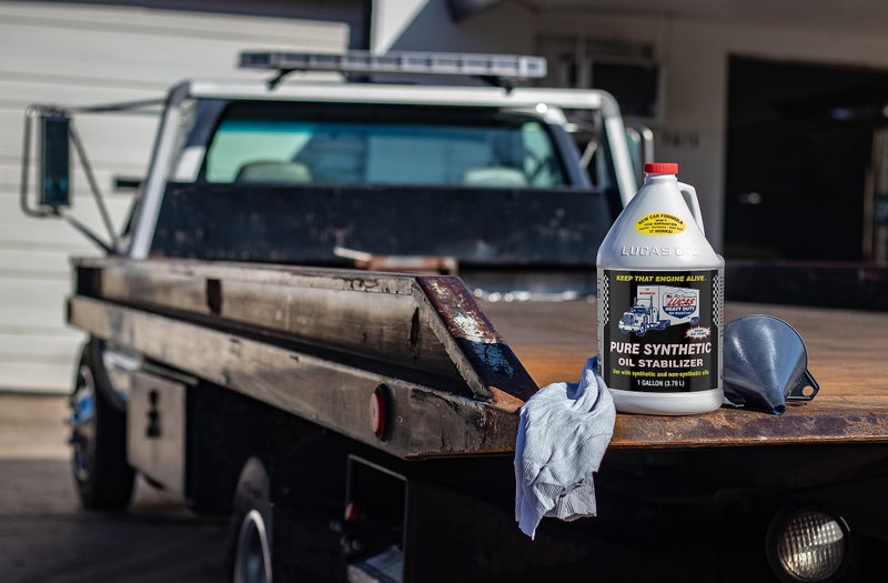 Lucas Oil 10131 Pure Synthetic Oil Stabilizer - 1 Gallon - Image 2