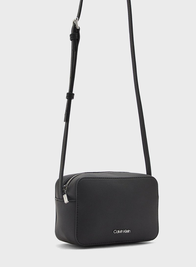 كالفن كلاين حقيبة ماست للكاميرا - Image 3