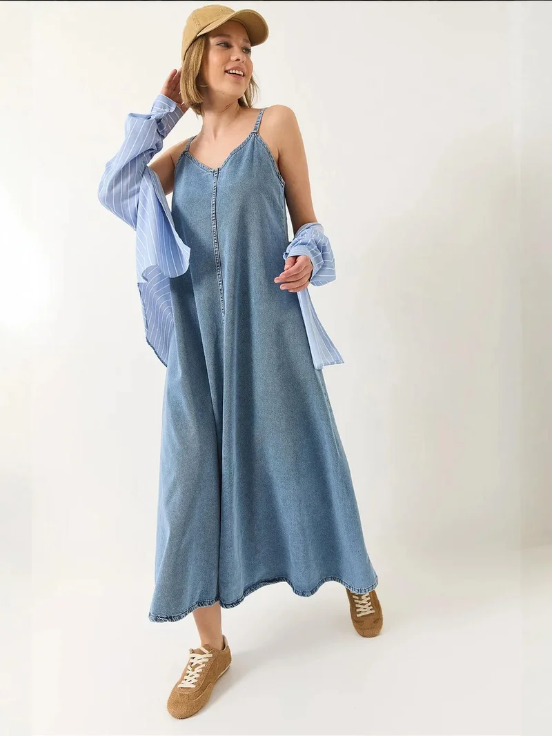 بيانكو لوتشي LUCCI Maxi V-Neck Denim Dress with Button Closure