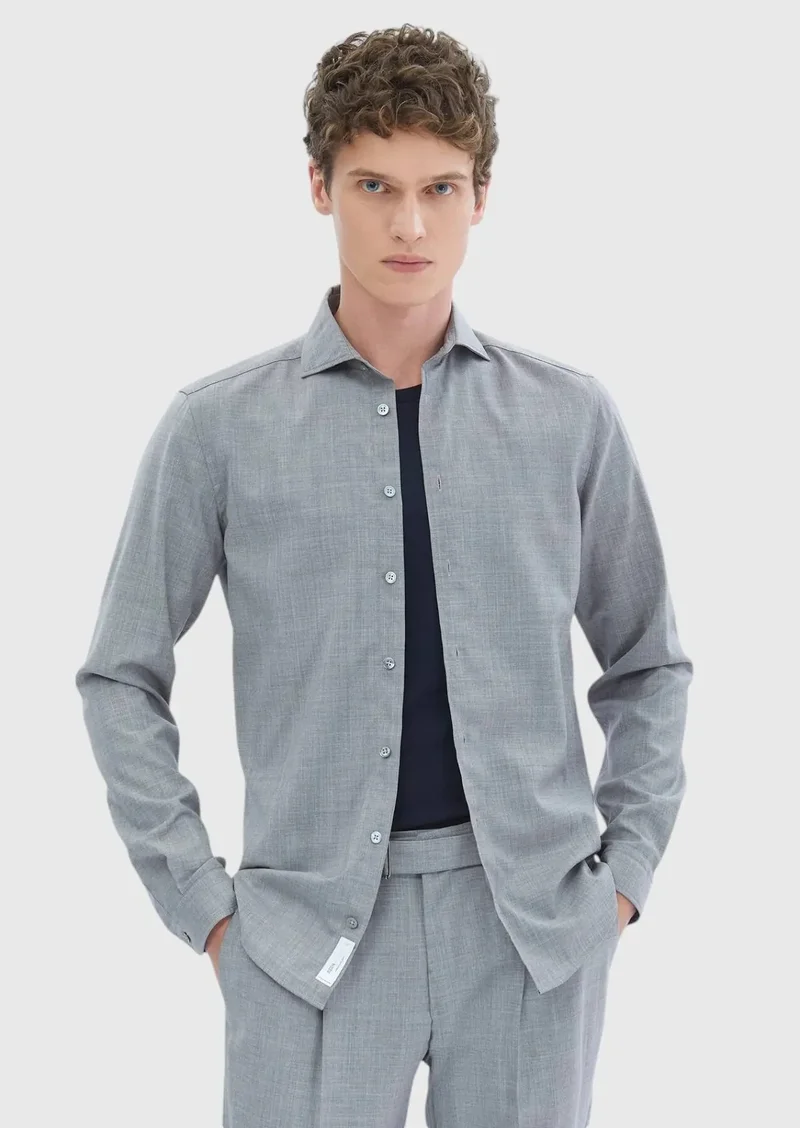 رامسي بدلة رمادية من الجيل الجديد