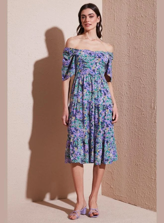 ليلا فستان نسائي متوسط الطول بياقة كارمن وخصر مطاطي بنقشة ليلا