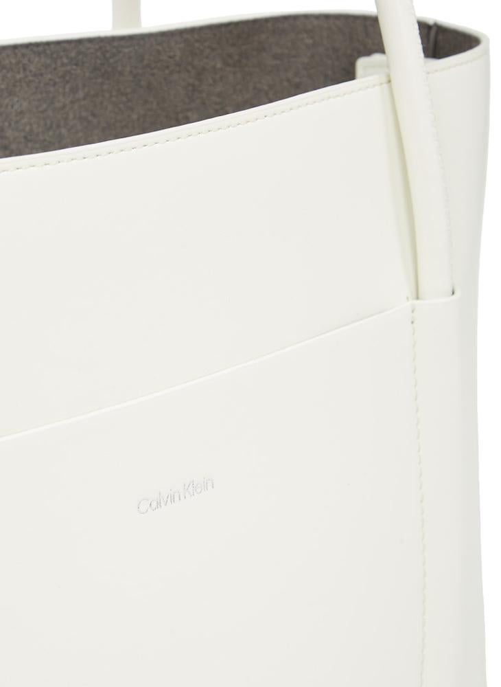 CALVIN KLEIN - MEDIUM SHOPPER - Image 1