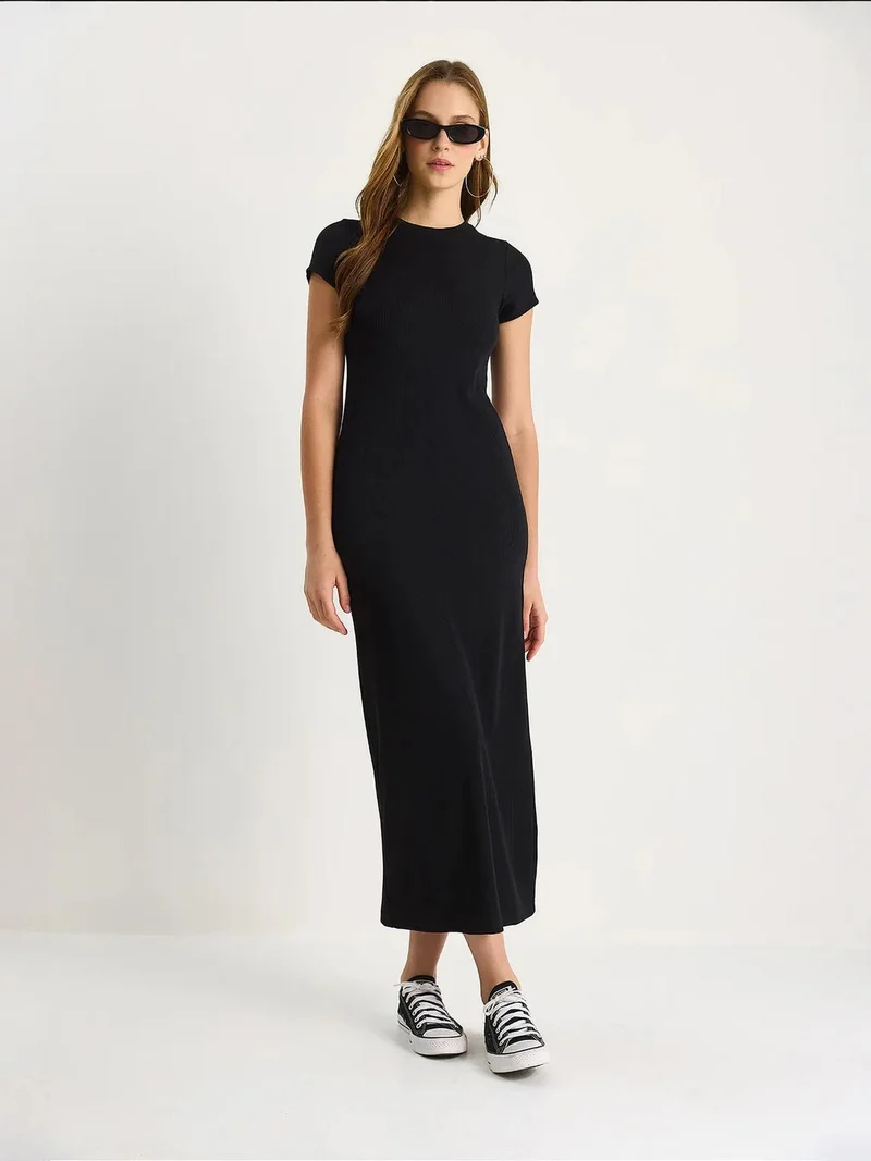 بيانكو لوتشي فستان ماكسي بقصة ضيقة وياقة دائرية من لوكسي