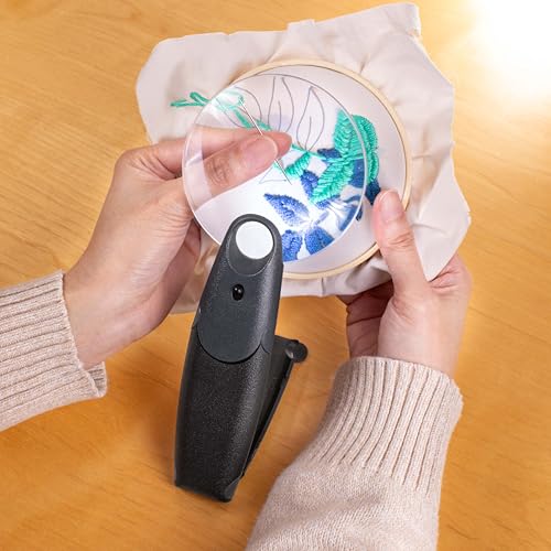 Carson FreeHand 2.5x LED Lighted Hand-Held or Hands-Free Magnifier with 5.5x Spot Lens (FH-25) - Image 4