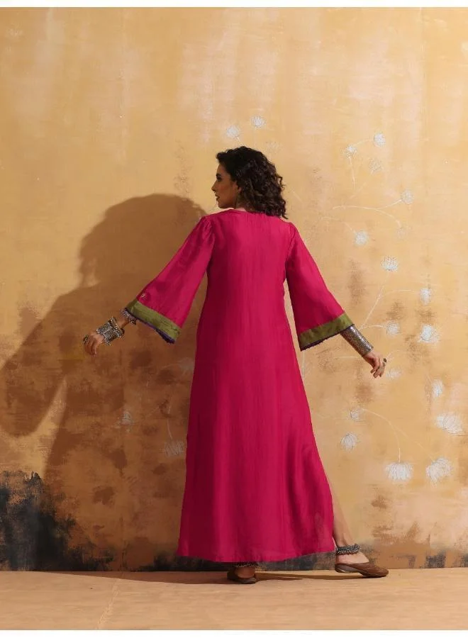 ترو برونز فستان ماكسي مستقيم من حرير الموسلين وردي من